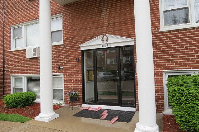 2nd image of 10137 W Hartford Ct #3A