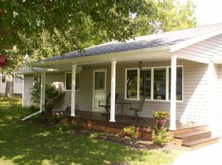 216 Wake Island Dr, Amherst, WI 54406