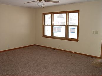 3rd image of 127 Hillside Dr