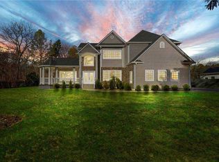 199 Seaman Neck Rd, Dix Hills, NY 11746