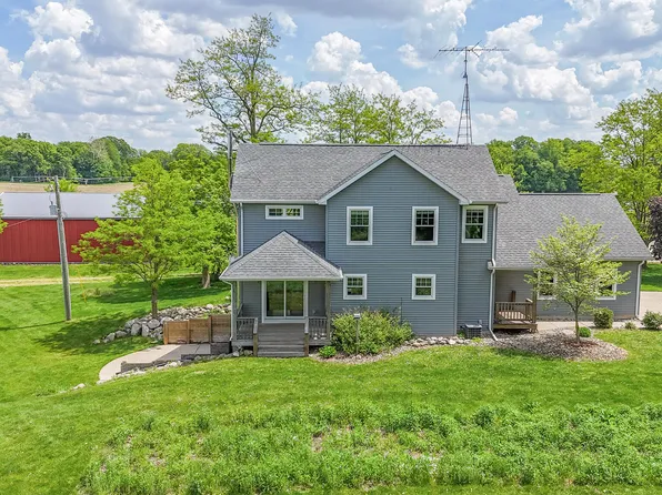 8077 Painter School Rd, Berrien Center, MI 49102