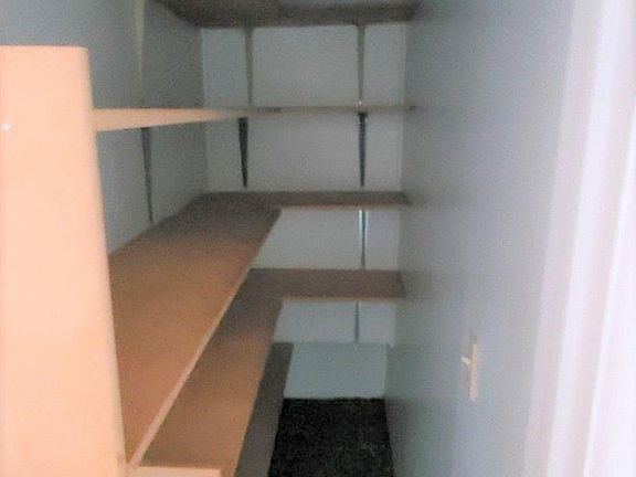 5th image of 522 Elwood St