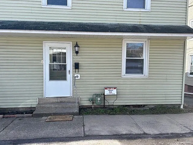 2 bed, 1.5 bath, 1100 sqft, $1,100 — Photo 1