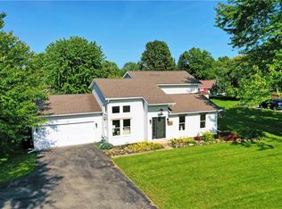 3627 Clearview Dr, Hermitage, PA 16148
