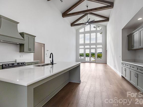 3rd image of 200 Ridge Dr