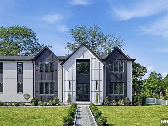 3rd image of 75 Susan Dr