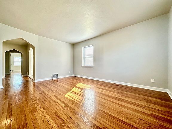 5th image of 5524 Chippewa St #2W