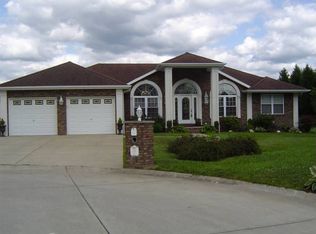 255 Woodmire Dr, Milton, WV 25541
