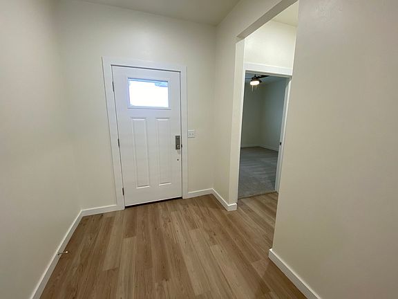 5th image of 1928 Sara Vista Dr