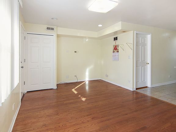 3rd image of 3719 S Winchester Ave