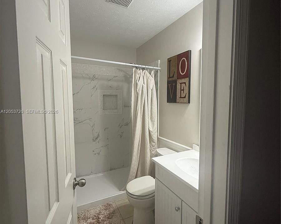 2nd image of 233 SW Chapman Ave