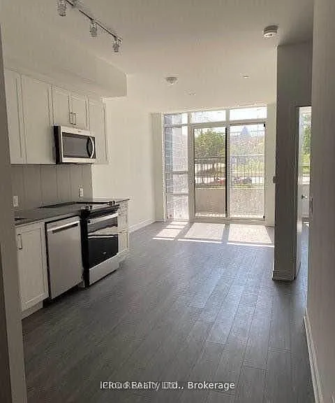 681 Yonge St #103 — Photo 4