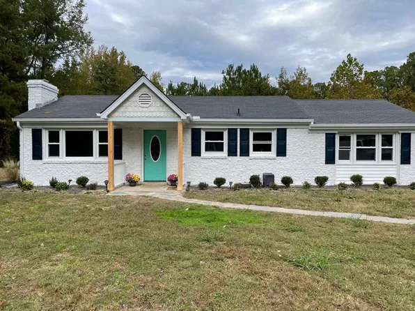 17600 Genito Rd, Moseley, VA 23120