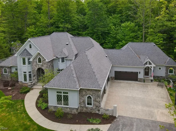 15725 Harmony Falls Ln, Novelty, OH 44072