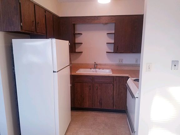 3rd image of 1415 N Main St APT 2