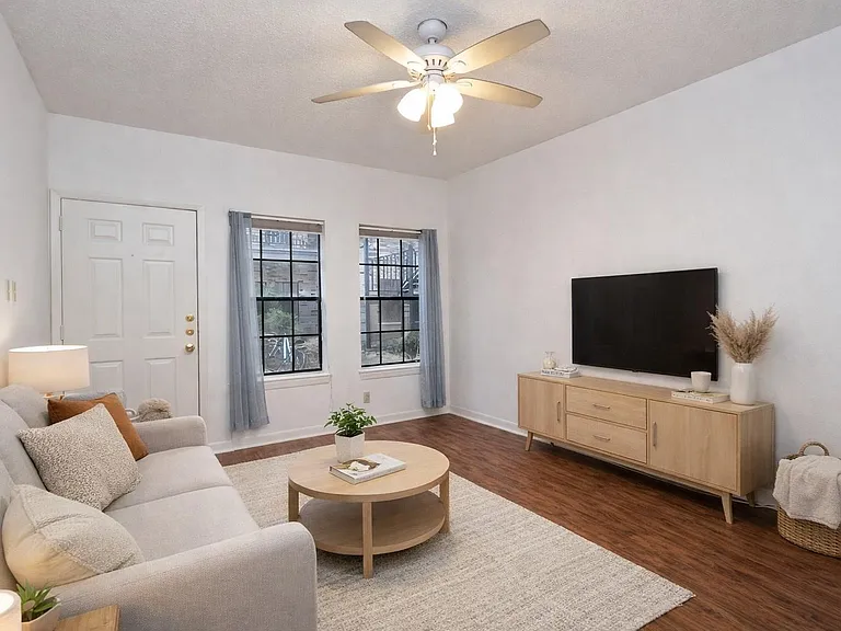 2216 San Gabriel St #105 — Photo 2