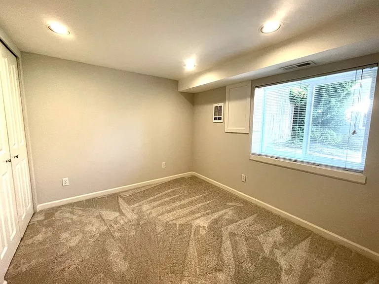 4725 35th Ave SW — Photo 10