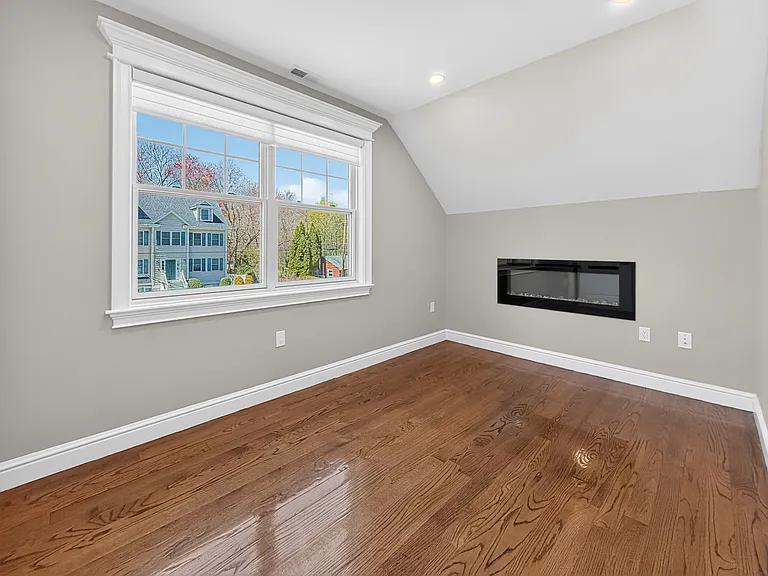 16 Walsh Rd — Photo 24