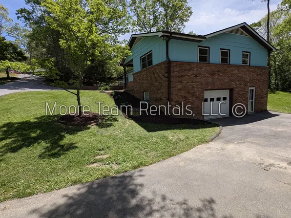 17 Due West Rd, Hendersonville, NC 28792