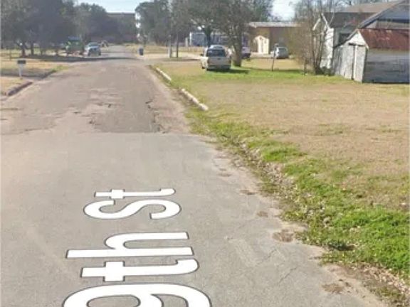 5th image of 906 Rice St