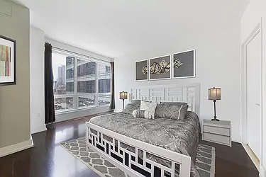 Rented by LEVEN Real Estate