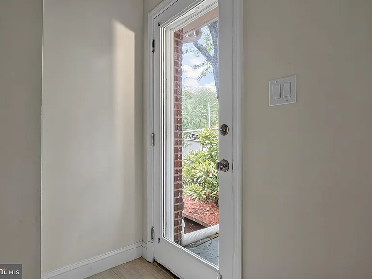 8023 Washington Ave — Photo 29