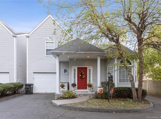 578 Hope St APT E, Stamford, CT 06907