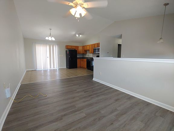 4th image of 8546 Beechwood Ct