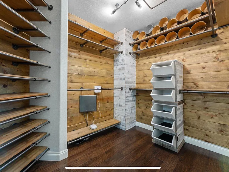 701 Rolling Green Dr — Photo 20