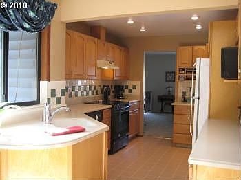 2nd image of 3754 SE Alder St