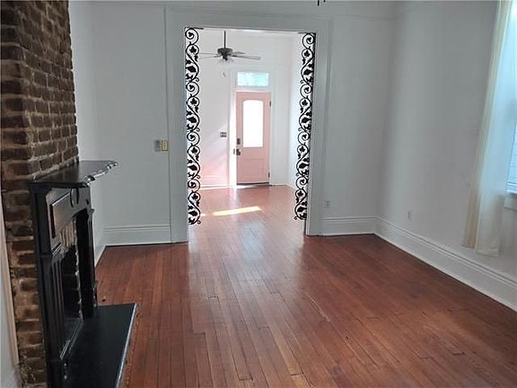 5th image of 2812 Banks St