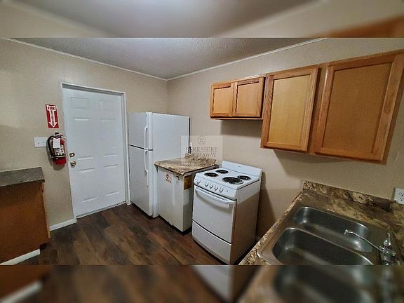 2nd image of 2546 Canton St