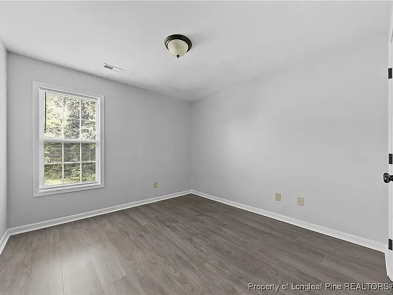 125 Burgess Ln — Photo 11