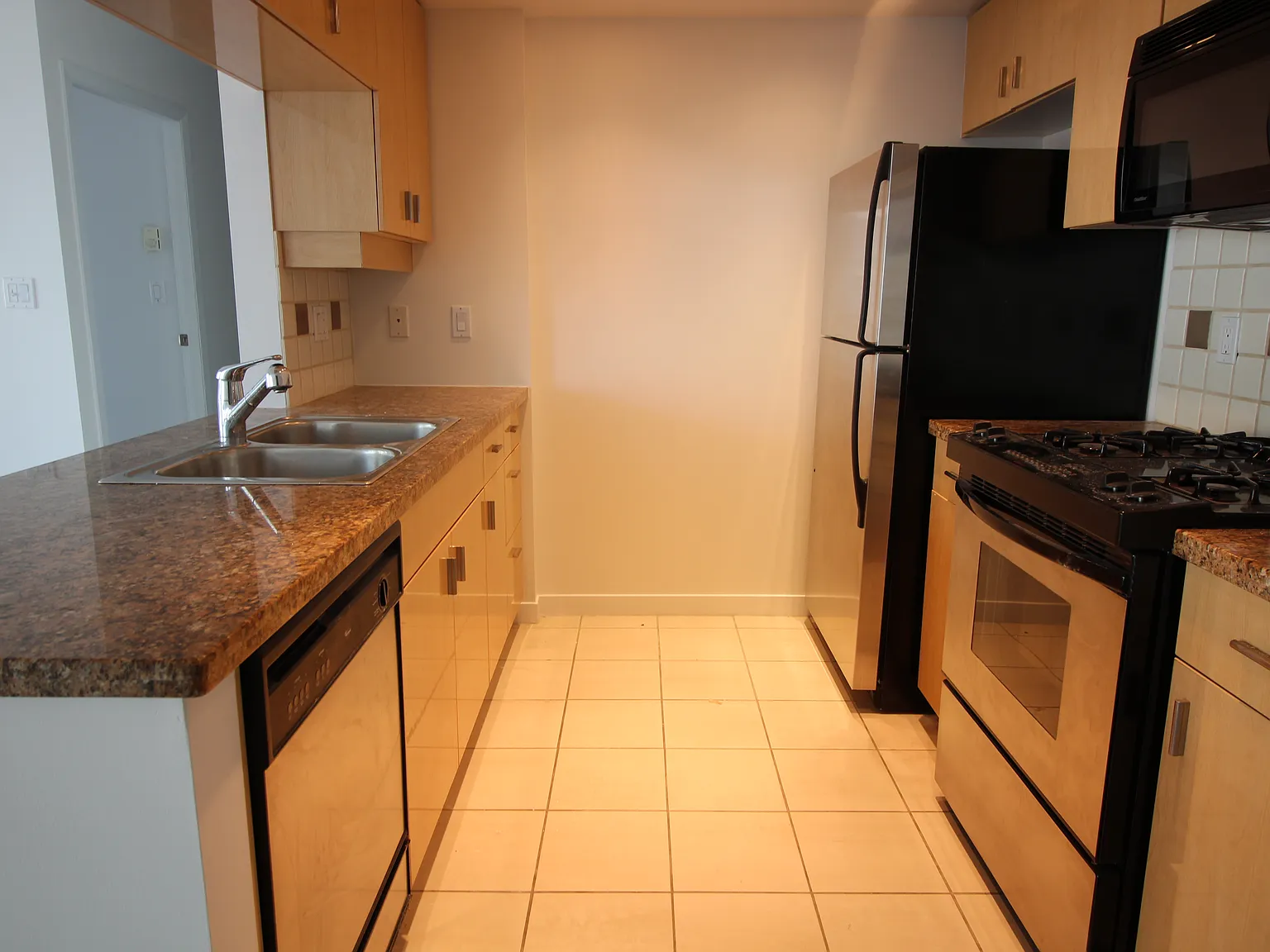 1067 Marinaside Crescent Vancouver — Photo 2