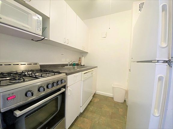 4th image of 111 3rd Ave APT 6B