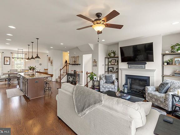 5th image of 144 Solara Dr