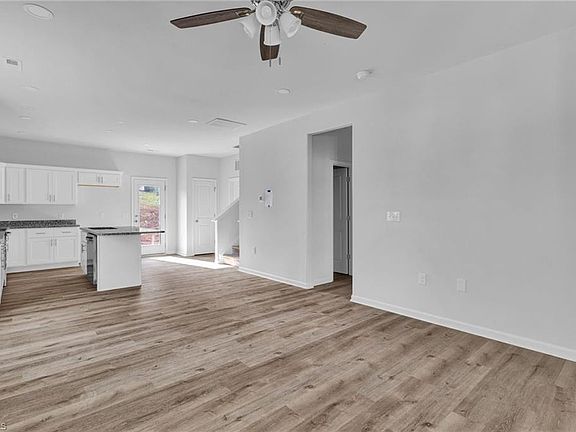 4th image of 625 East St