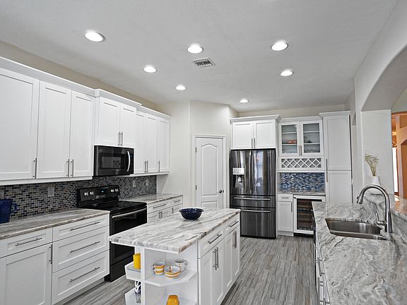 Kitchen w/Samsung Blk Stnlss