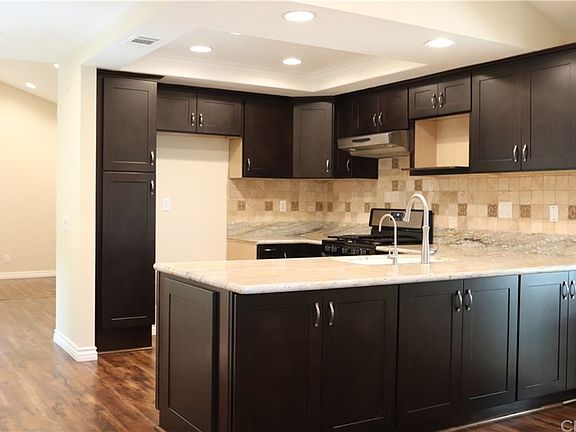 4th image of 824 Stanislaus Cir