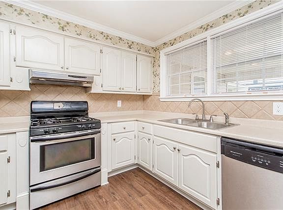 5th image of 1812 Manor Hgts Dr