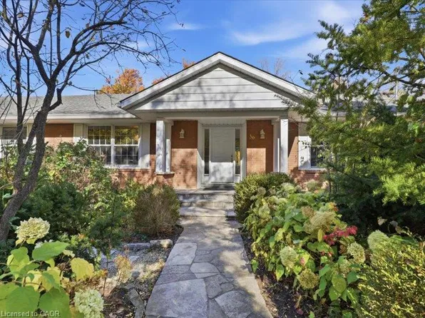 36 Maple Hill Dr, Kitchener, ON N2M 2R8