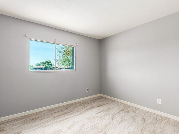 5th image of 2120 N 48th Dr