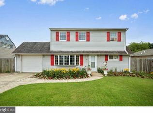 16 Mill Bend Rd, Levittown, PA 19056