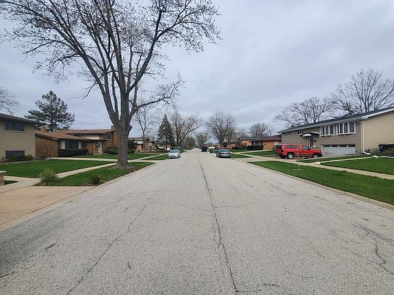 4th image of 7910 W Davis St