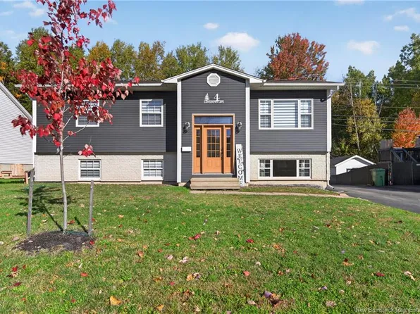 4 Lansdown Ave, Oromocto, NB E2V 4P3