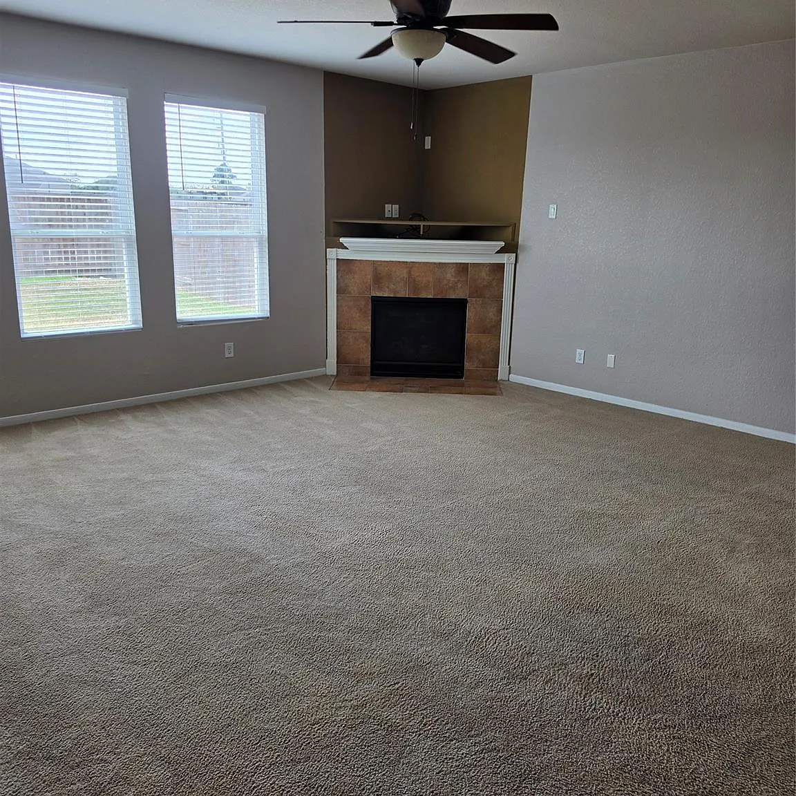 4 bed, 3.0 bath, 2394 sqft, $2,400 — Photo 3