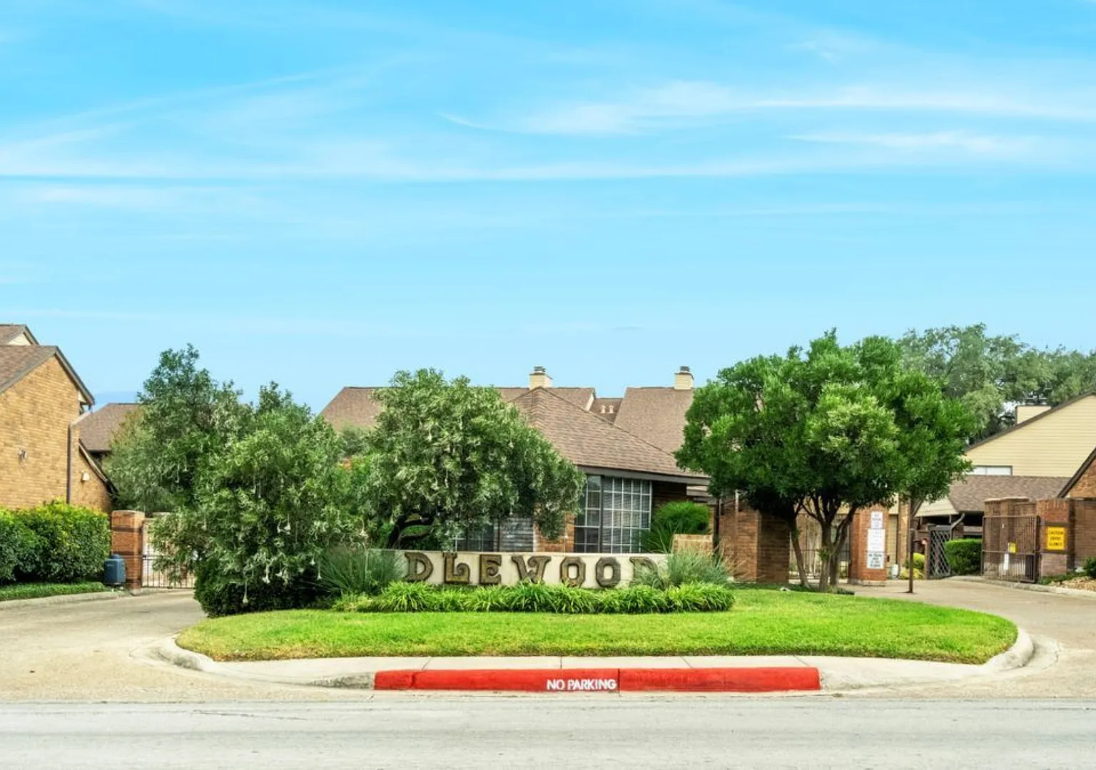Charming 3- Bedroom Condo in Idlewood Community — Photo 1