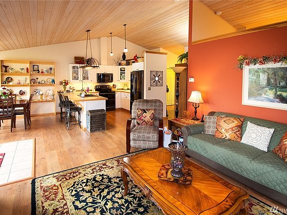 Looking back to kitchen from living area.