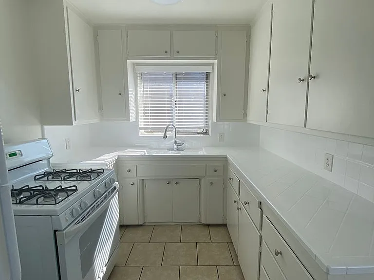 2090 Magnolia Ave — Photo 6