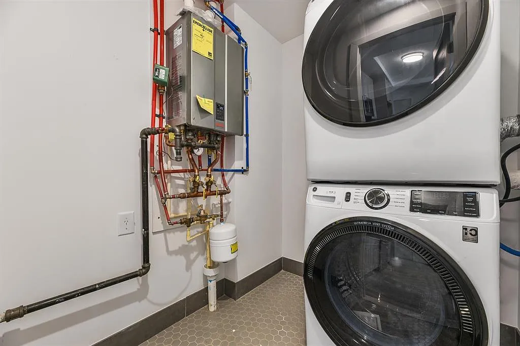 Studio, 374 sqft, $1,801 — Photo 4